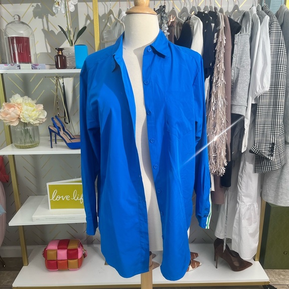 Kahlana Barfield Brown Future Collective blue button down shirt - Picture 4 of 4